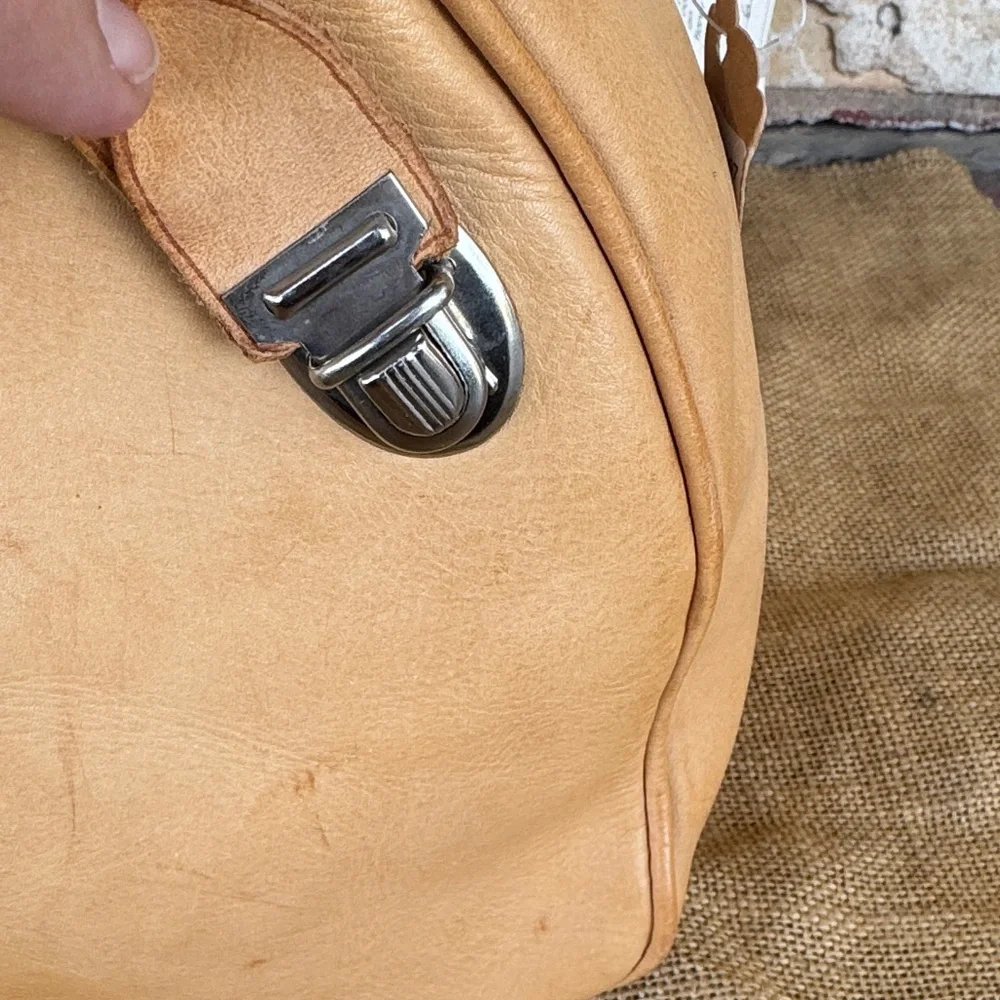 Beson Int. Dead-stock Elegant Tan Men's Duffel Bag tan leather New Vintage NWT - Picture 6 of 16